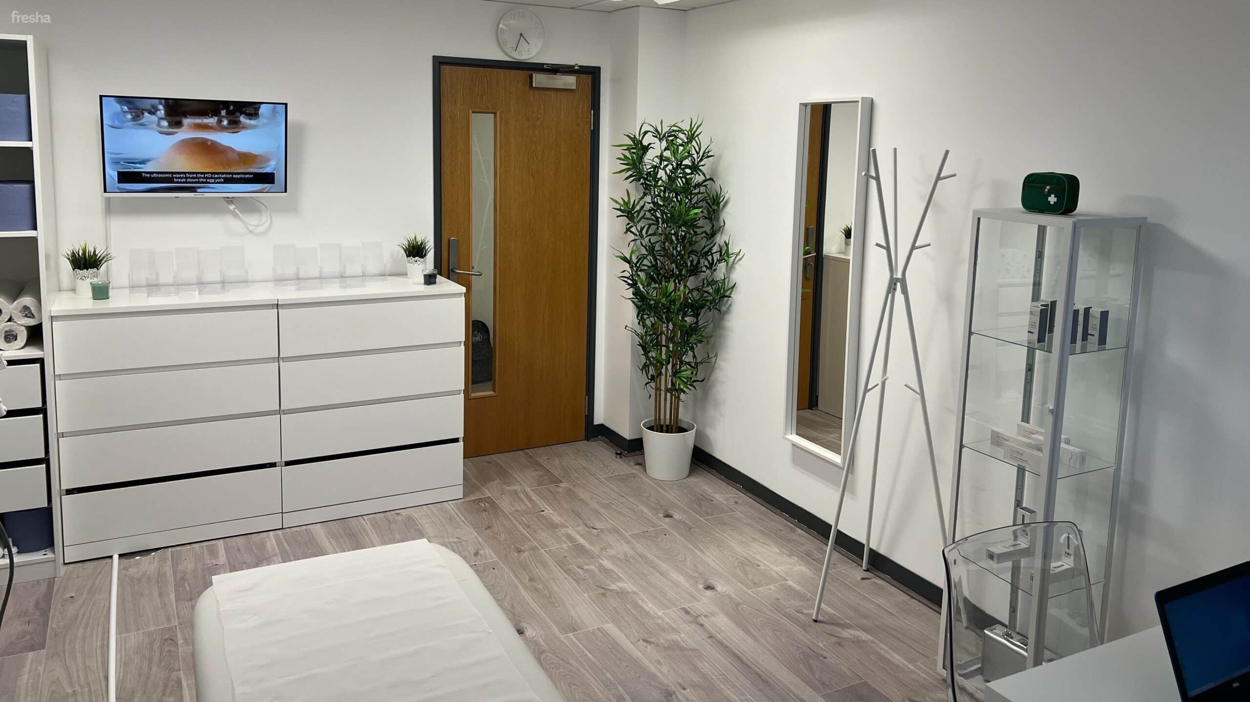 Fat Freeze Treatment Clinic- Vivo Body Studio, Cardiff, UK